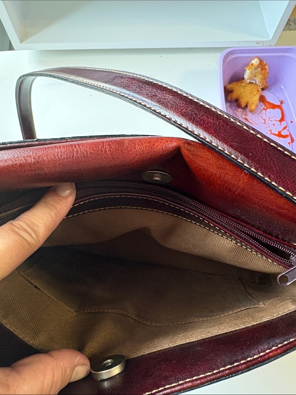 Gucci Brown Leather Messenger Bag with Front Zip Pocket - Picture 3 of 13